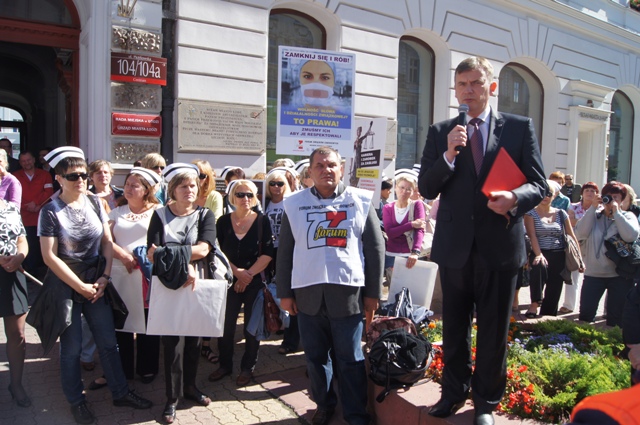 Okładka aktualności Pikieta przed Urzędem Wojewódzkim w Łodzi